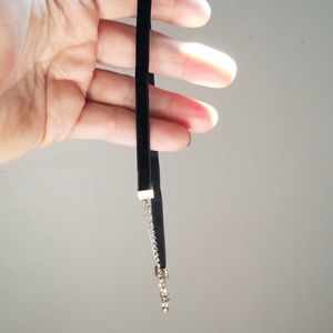 Black velvet thin choker necklace